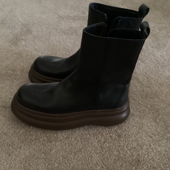 Zara Brand NEW Thick Sole Leather Ankle Boots Black - Picture 3 of 4